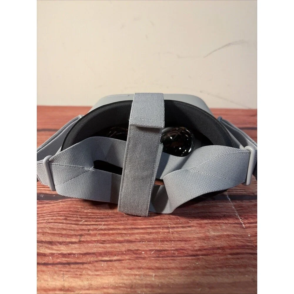 Oculus Go Standalone Virtual Reality Headset 32GB Gray Bluetooth Wireless